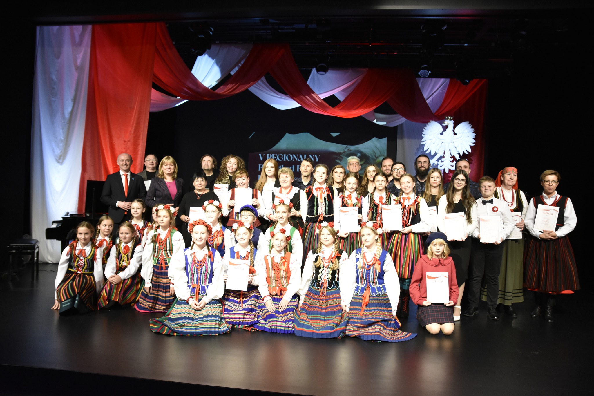 ˝Małe Wolanecki˝, Aleksandra Piłat i Zuzanna Pyczek laureatami Regionalnego Przeglądu Pieśni Patriotycznych