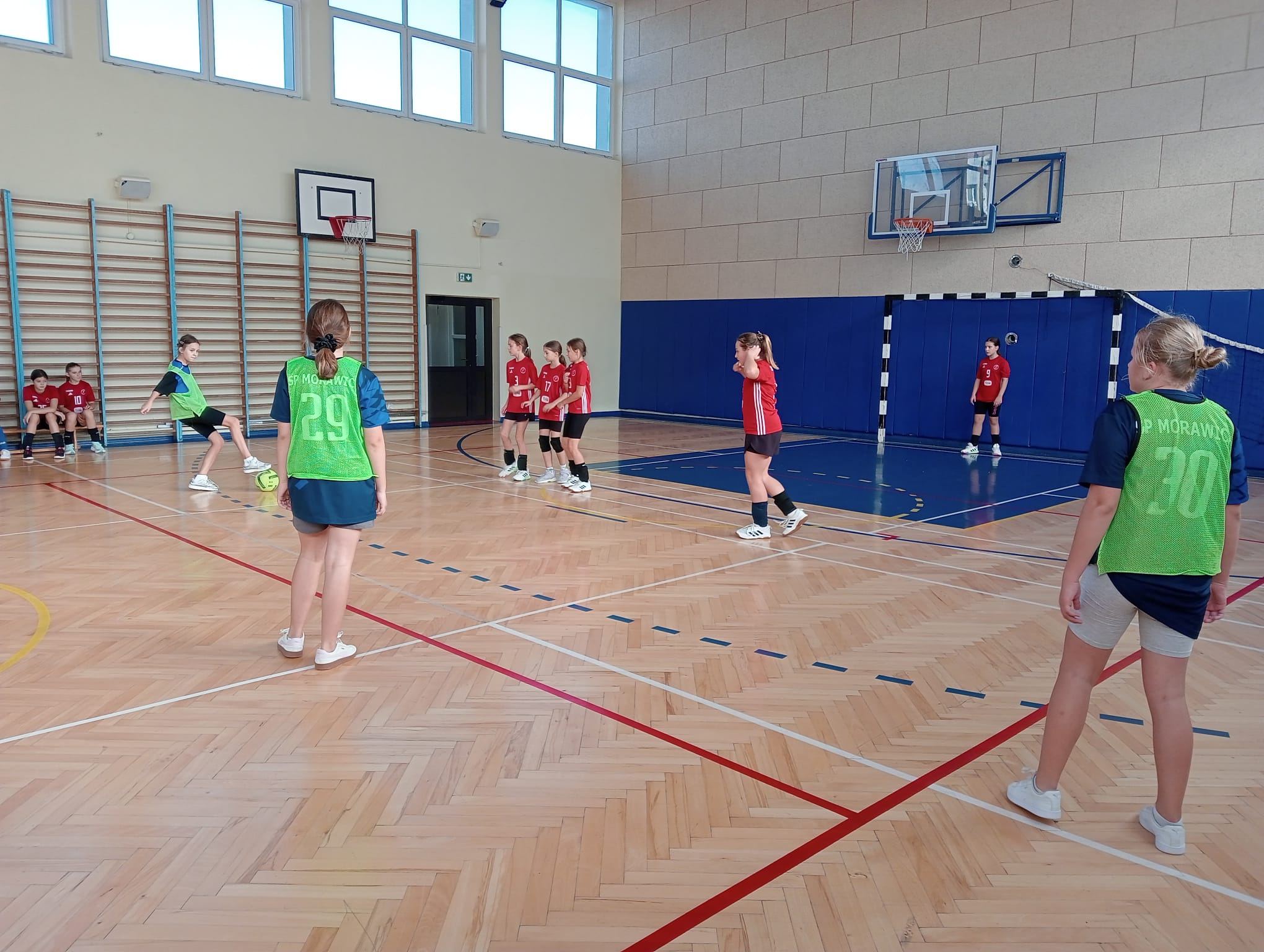 Międzyszkolne zawody sportowe Miasta i Gminy Morawica w mini piłce halowej dziewcząt z klas IV-VI