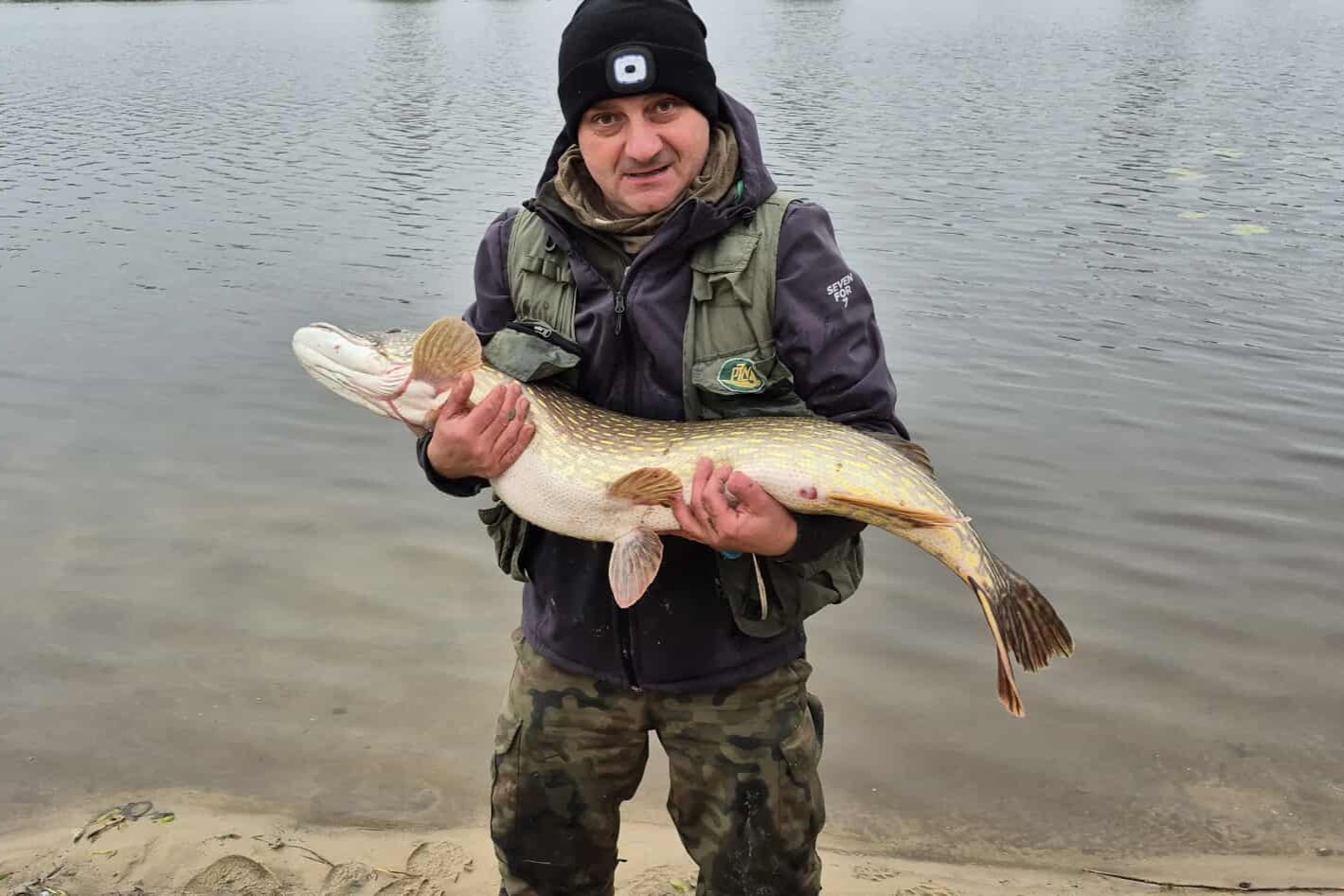 Rekordowy szczupak nad zalewem w Morawicy!